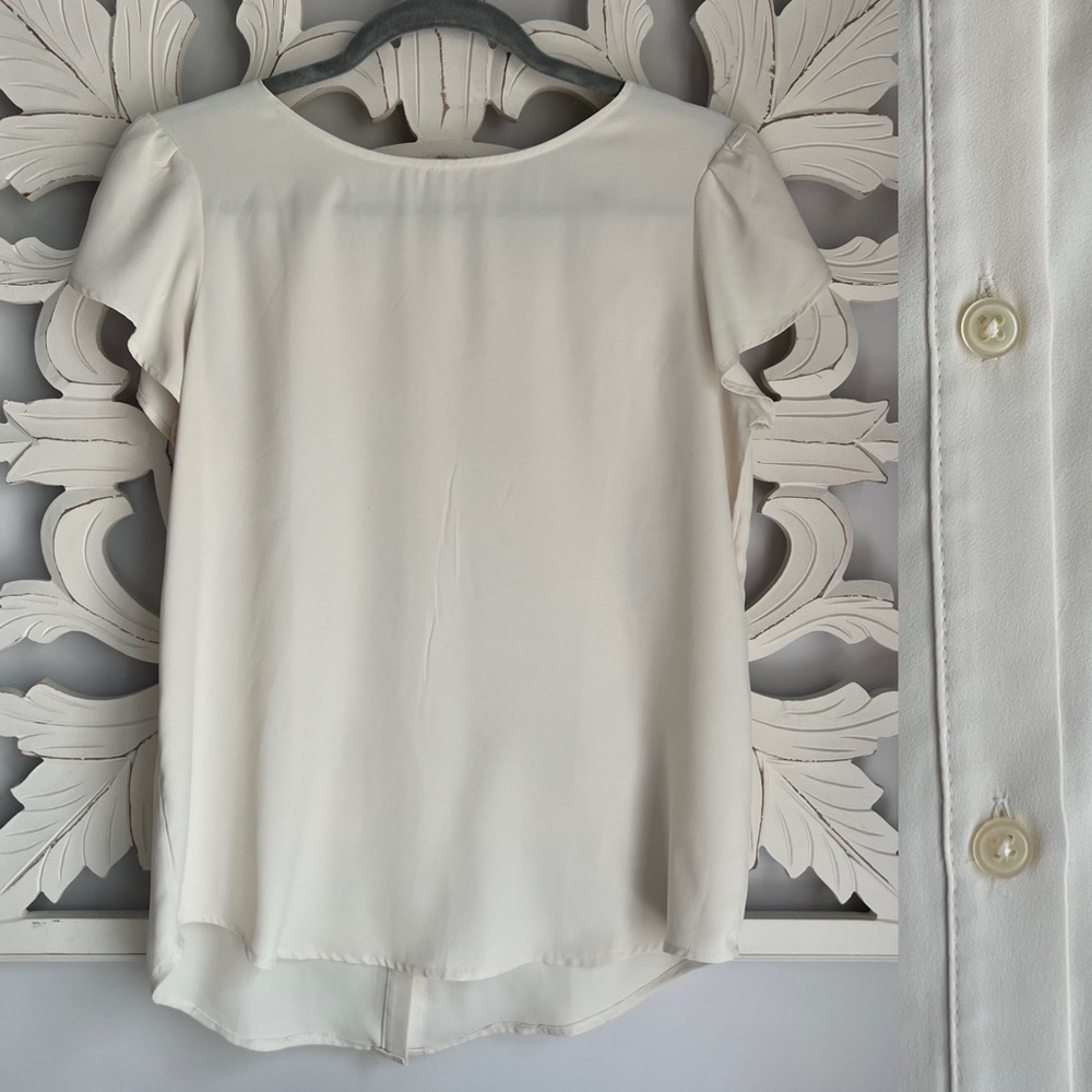 🌟 MUST GO 🌟 Loft button back short sleeve